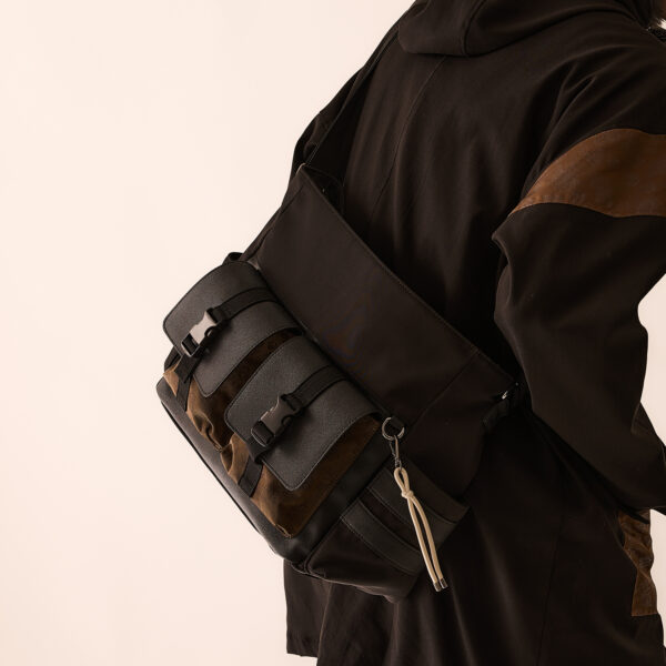 『ゴースト・オブ・ヨウテイ』口元に「怨霊の面頬」の刺繍をあしらったロングアウターがかっこいい_010