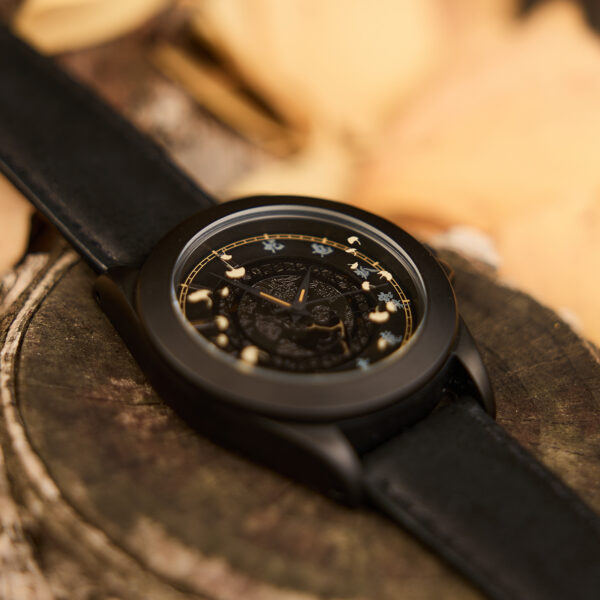 『ゴースト・オブ・ヨウテイ』口元に「怨霊の面頬」の刺繍をあしらったロングアウターがかっこいい_006