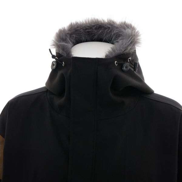 『ゴースト・オブ・ヨウテイ』口元に「怨霊の面頬」の刺繍をあしらったロングアウターがかっこいい_009