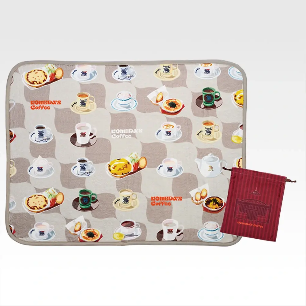 【デカい】一番くじ「コメダ珈琲店」に“約56㎝の巨大クリームソーダクッション”が登場。本日より全国のファミリーマートなどで発売_002