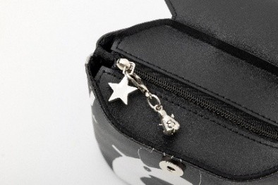 「ネオバターロール」と「からあげクン」のほんものそっくりな付録が付いた書籍が1月に発売_032