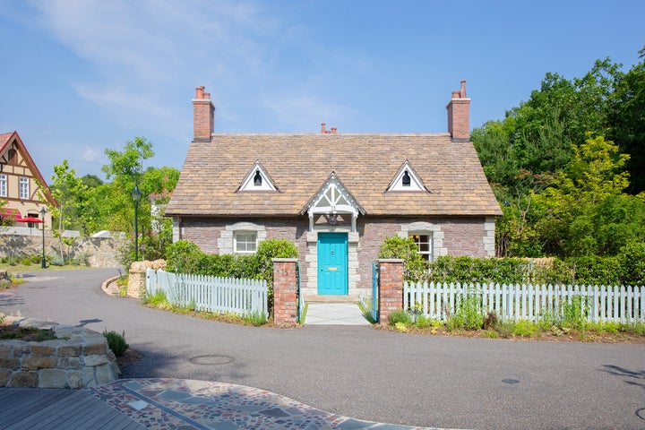 ジブリパーク「ハウルの城」「魔女の家」「オキノ邸」の公式パンフレットが発売決定_007