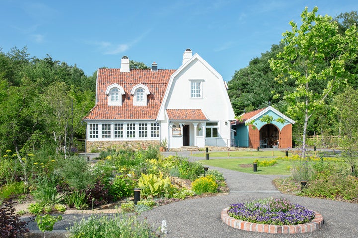 ジブリパーク「ハウルの城」「魔女の家」「オキノ邸」の公式パンフレットが発売決定_008