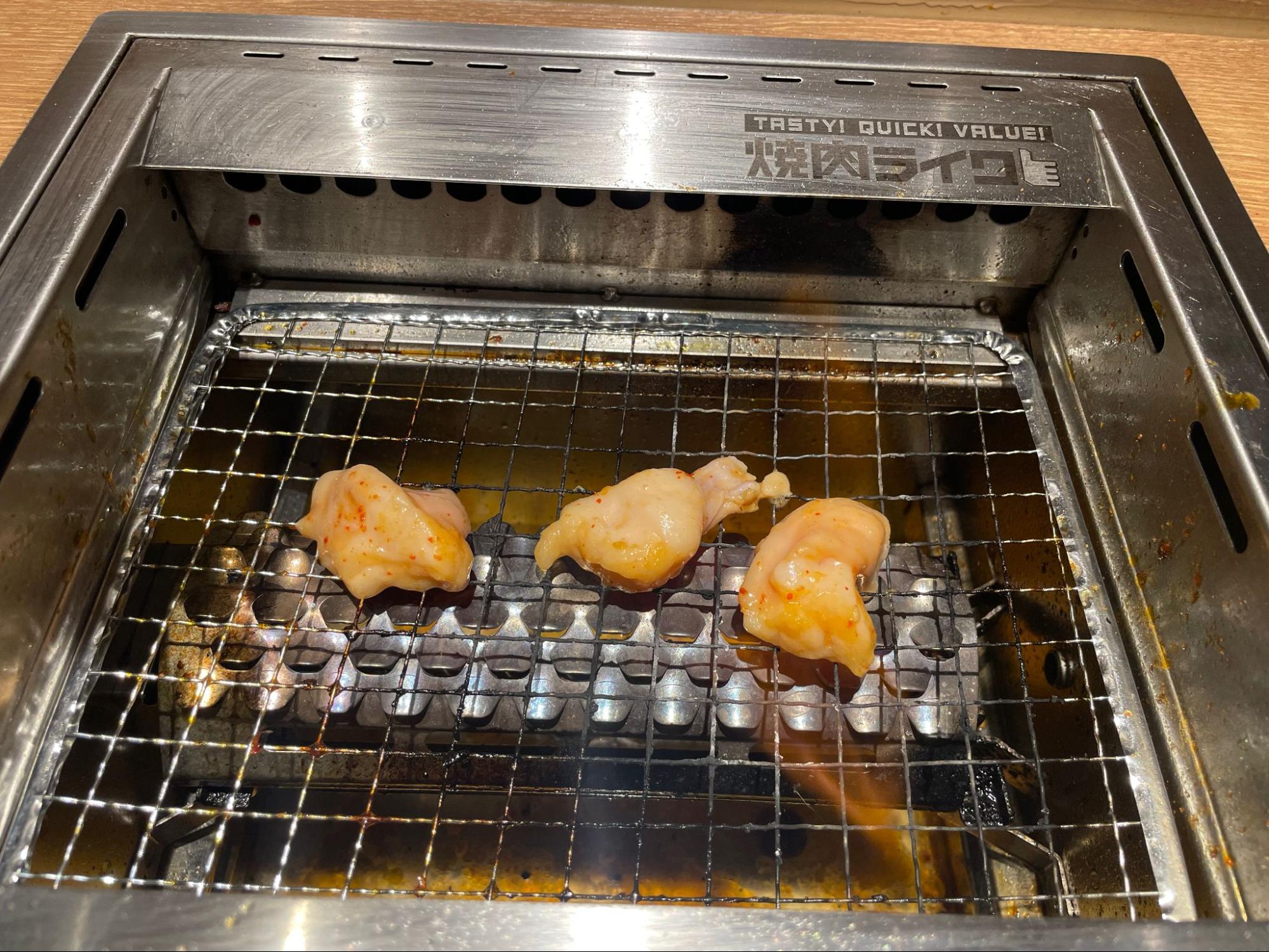 『龍が如く』の焼肉ライクコラボで限界までホルモンを焼いてみたら、肉が燃えた。お肉って燃えるんだ_012