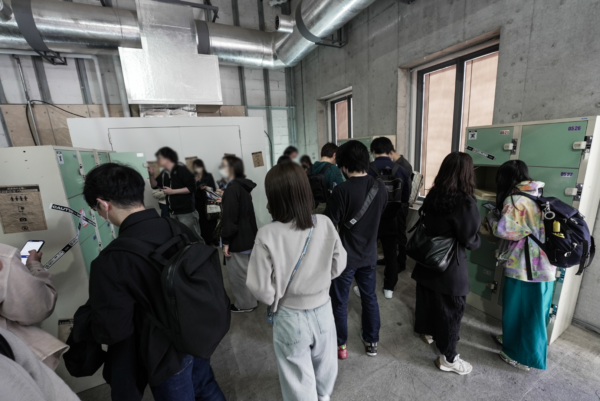 コインロッカーの忘れ物を展示する考察型イベント『残置物展』が小説化決定！ある“いわく”に迫れるとして3万人以上が来場していた_003