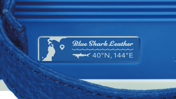 「SHARK BURGER（シャークバーガー）」の先行販売が開始。サメ革を採用したポータブルレコードプレーヤー_011