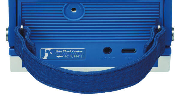 「SHARK BURGER（シャークバーガー）」の先行販売が開始。サメ革を採用したポータブルレコードプレーヤー_003