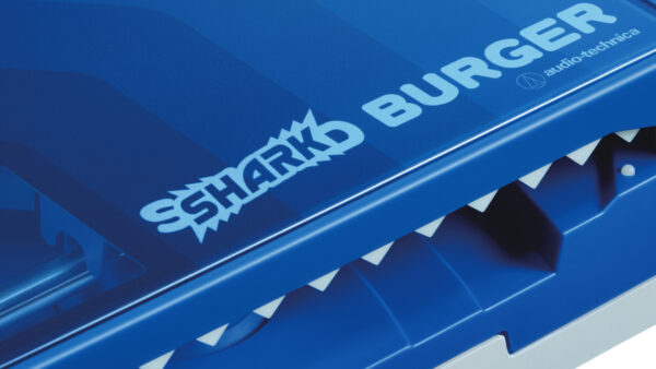 「SHARK BURGER（シャークバーガー）」の先行販売が開始。サメ革を採用したポータブルレコードプレーヤー_013