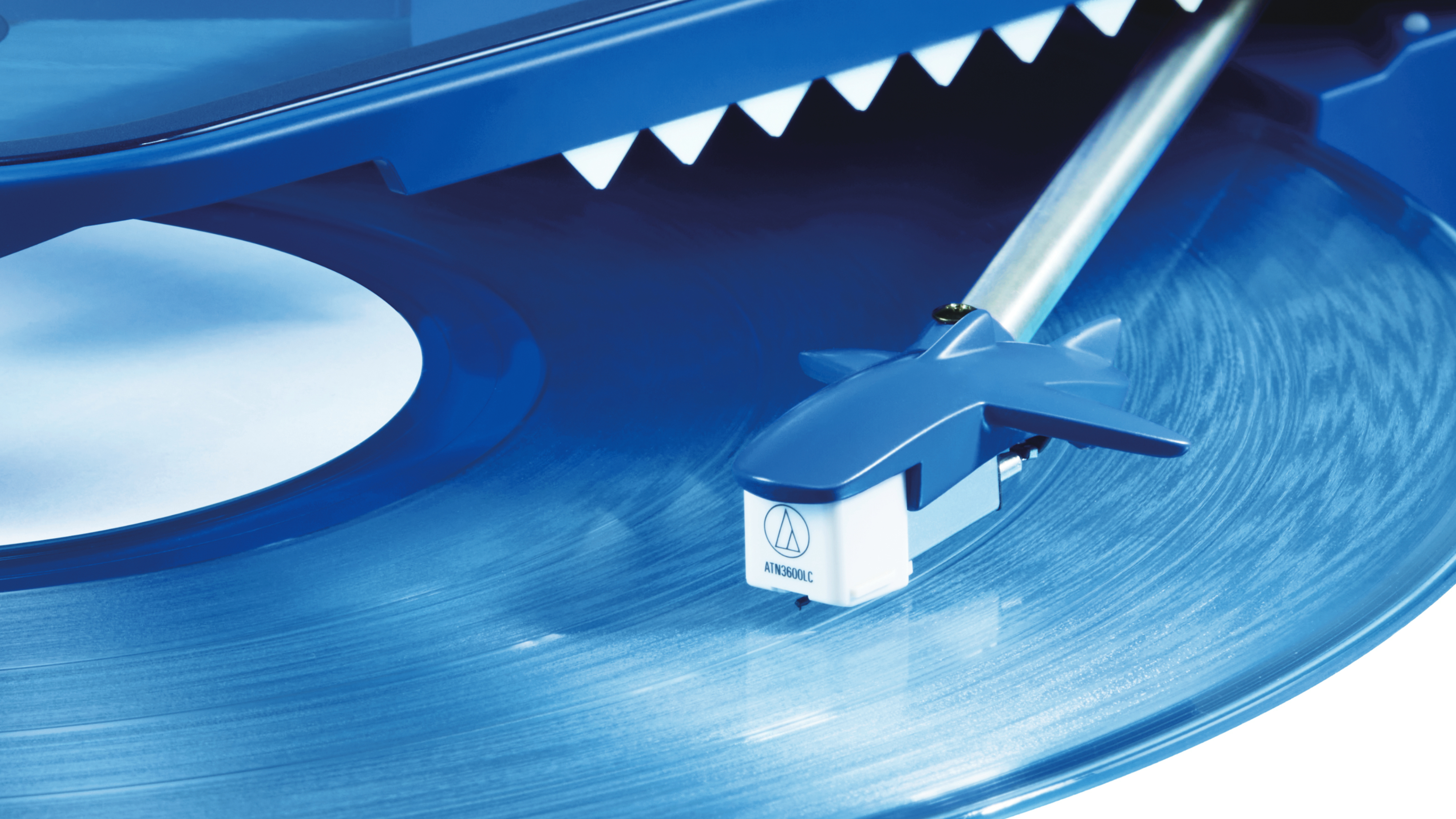 「SHARK BURGER（シャークバーガー）」の先行販売が開始。サメ革を採用したポータブルレコードプレーヤー_006