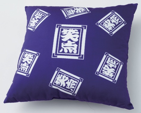 『笑点 FAN BOOK 60周年メモリアルブック』が4月13日に発売。「笑点の座布団」ほんものデザインふわふわクッションが同梱_002