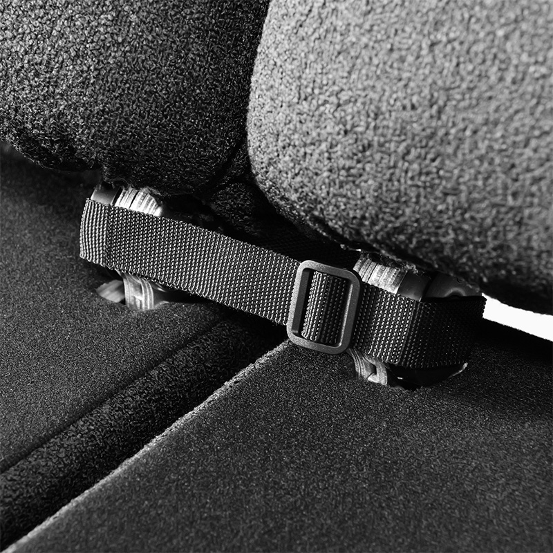 座面下の隠し倉庫にいろいろしまっておけるソファがバウヒュッテより発売_010