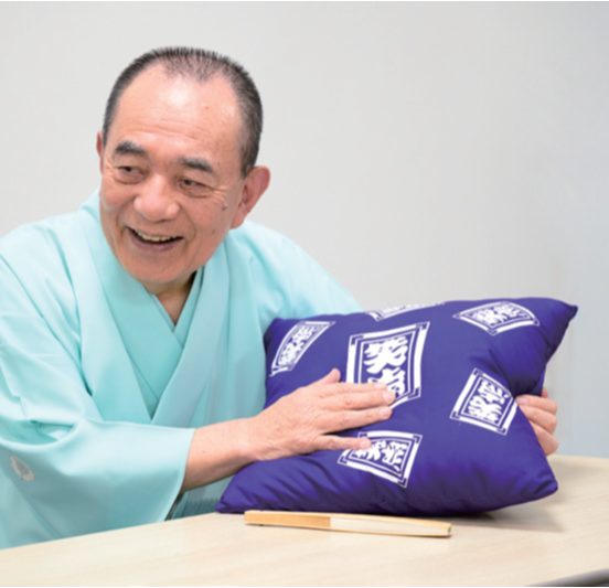 『笑点 FAN BOOK 60周年メモリアルブック』が4月13日に発売。「笑点の座布団」ほんものデザインふわふわクッションが同梱_004