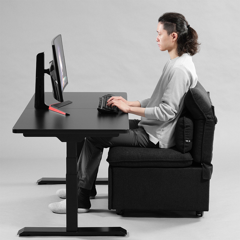 座面下の隠し倉庫にいろいろしまっておけるソファがバウヒュッテより発売_008