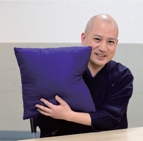 『笑点 FAN BOOK 60周年メモリアルブック』が4月13日に発売。「笑点の座布団」ほんものデザインふわふわクッションが同梱_008