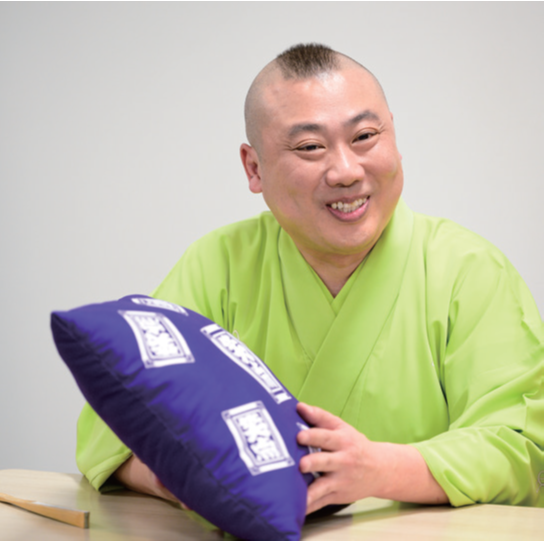 『笑点 FAN BOOK 60周年メモリアルブック』が4月13日に発売。「笑点の座布団」ほんものデザインふわふわクッションが同梱_009