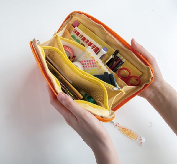 「ハッピーターン」初の公式ブックが発売。特別付録としてハッピーターンそっくりのポーチとアクリルチャームが付属_009