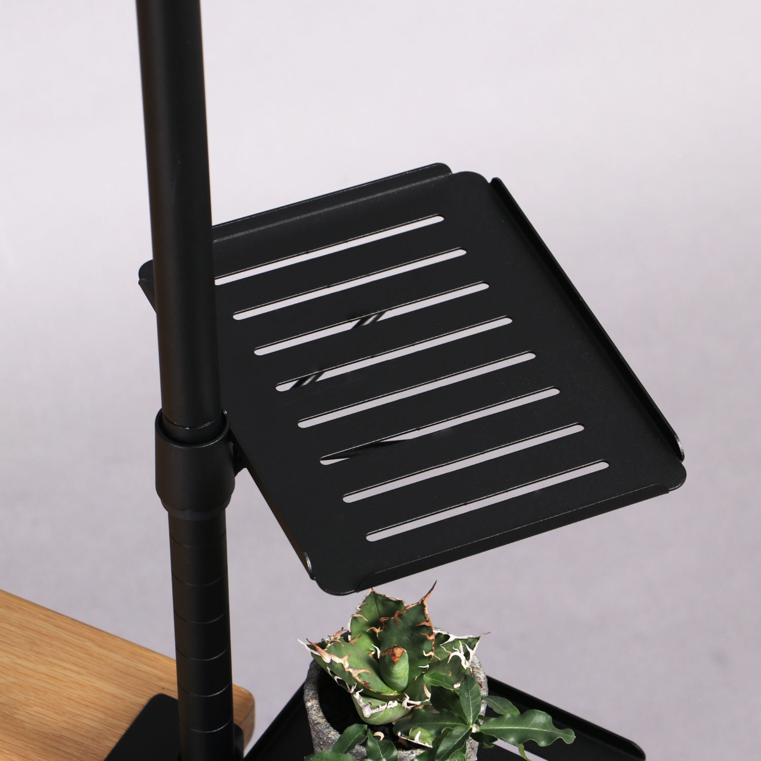 デスク専用の植物棚「デスクプランタースタンド LPA-C230」が発売_007