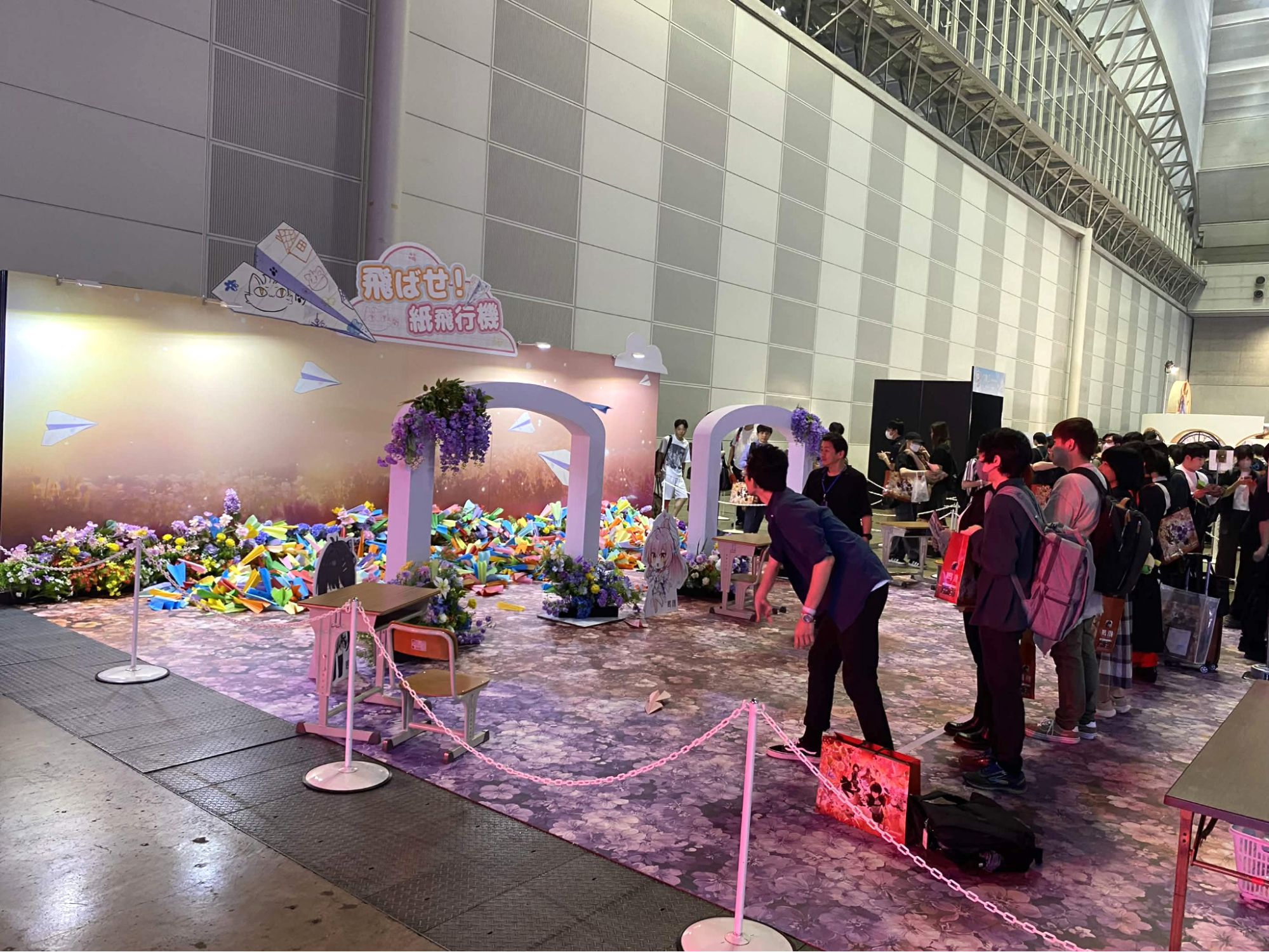 『鳴潮』2周年イベントレポート:着ぐるみを追いかけて笑って、ライブで泣いて、グッズ交換で盛り上がる、かけがえのない時間_011