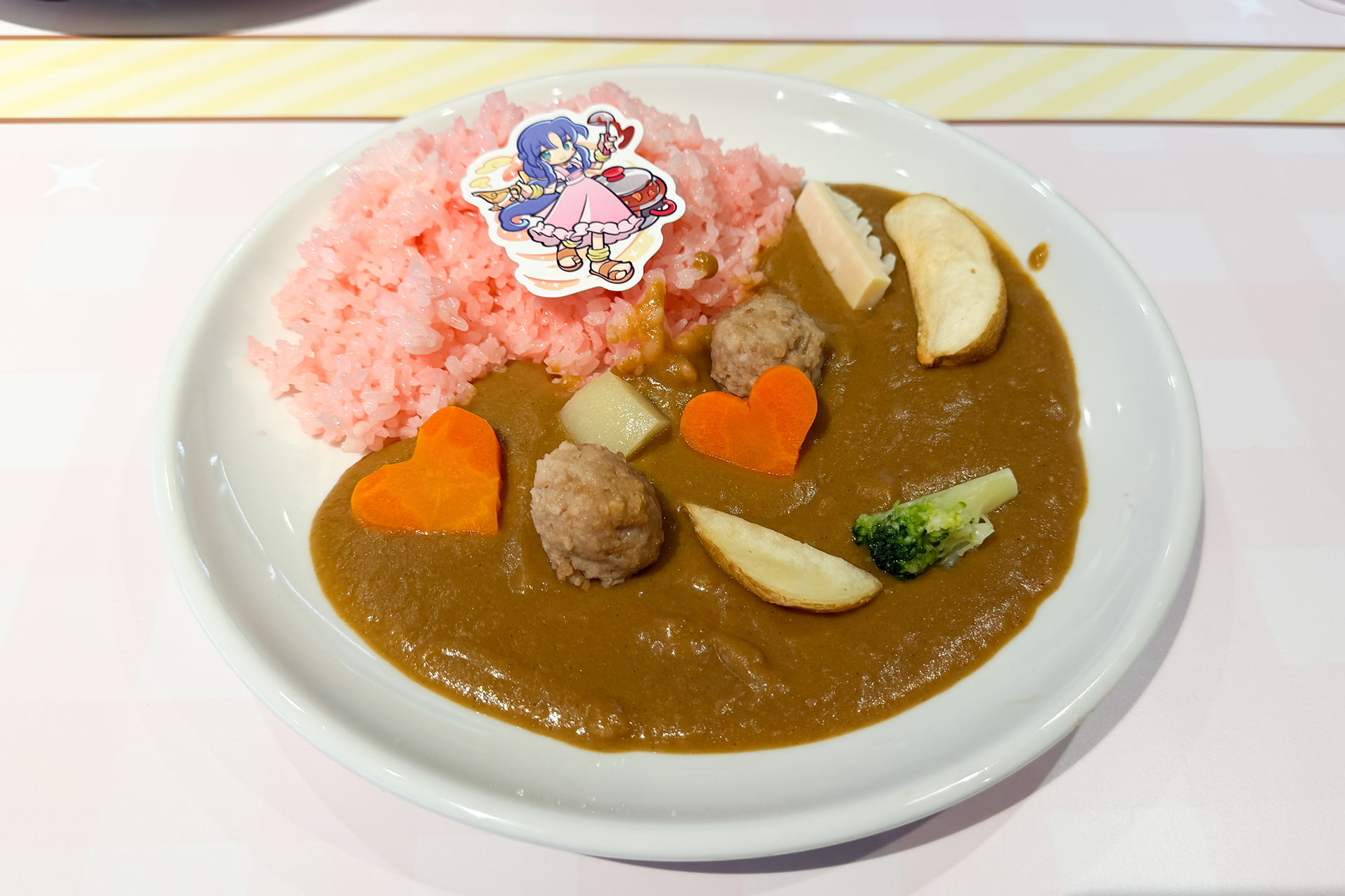 「ぷよクエカフェ」が約1年ぶりに復活! ルルーのカレーや13周年お祝いドリンクなどコラボメニューをひと足お先に味わってきた_011