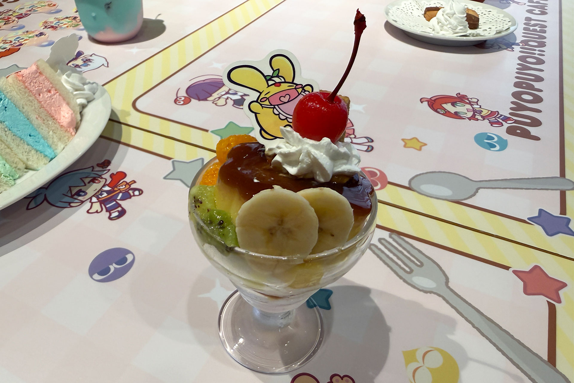 「ぷよクエカフェ」が約1年ぶりに復活! ルルーのカレーや13周年お祝いドリンクなどコラボメニューをひと足お先に味わってきた_012