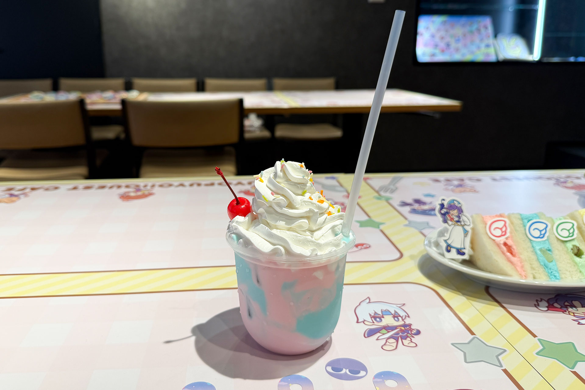 「ぷよクエカフェ」が約1年ぶりに復活! ルルーのカレーや13周年お祝いドリンクなどコラボメニューをひと足お先に味わってきた_013