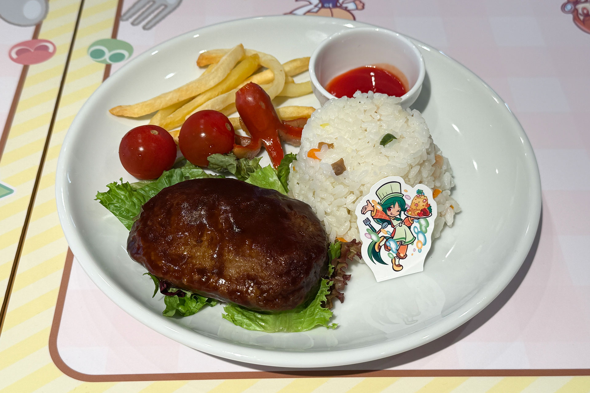 「ぷよクエカフェ」が約1年ぶりに復活! ルルーのカレーや13周年お祝いドリンクなどコラボメニューをひと足お先に味わってきた_015