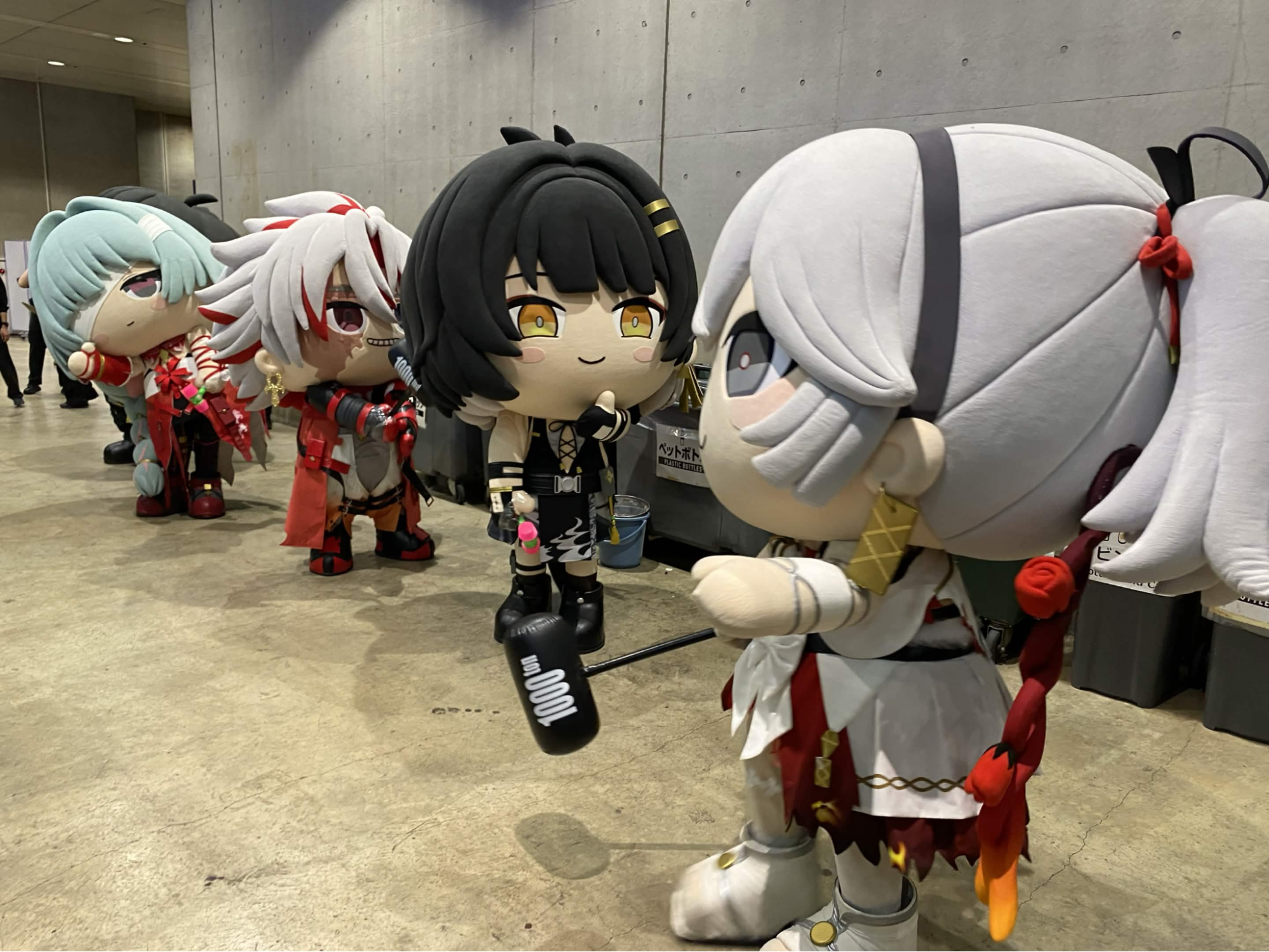 『鳴潮』2周年イベントレポート:着ぐるみを追いかけて笑って、ライブで泣いて、グッズ交換で盛り上がる、かけがえのない時間_021