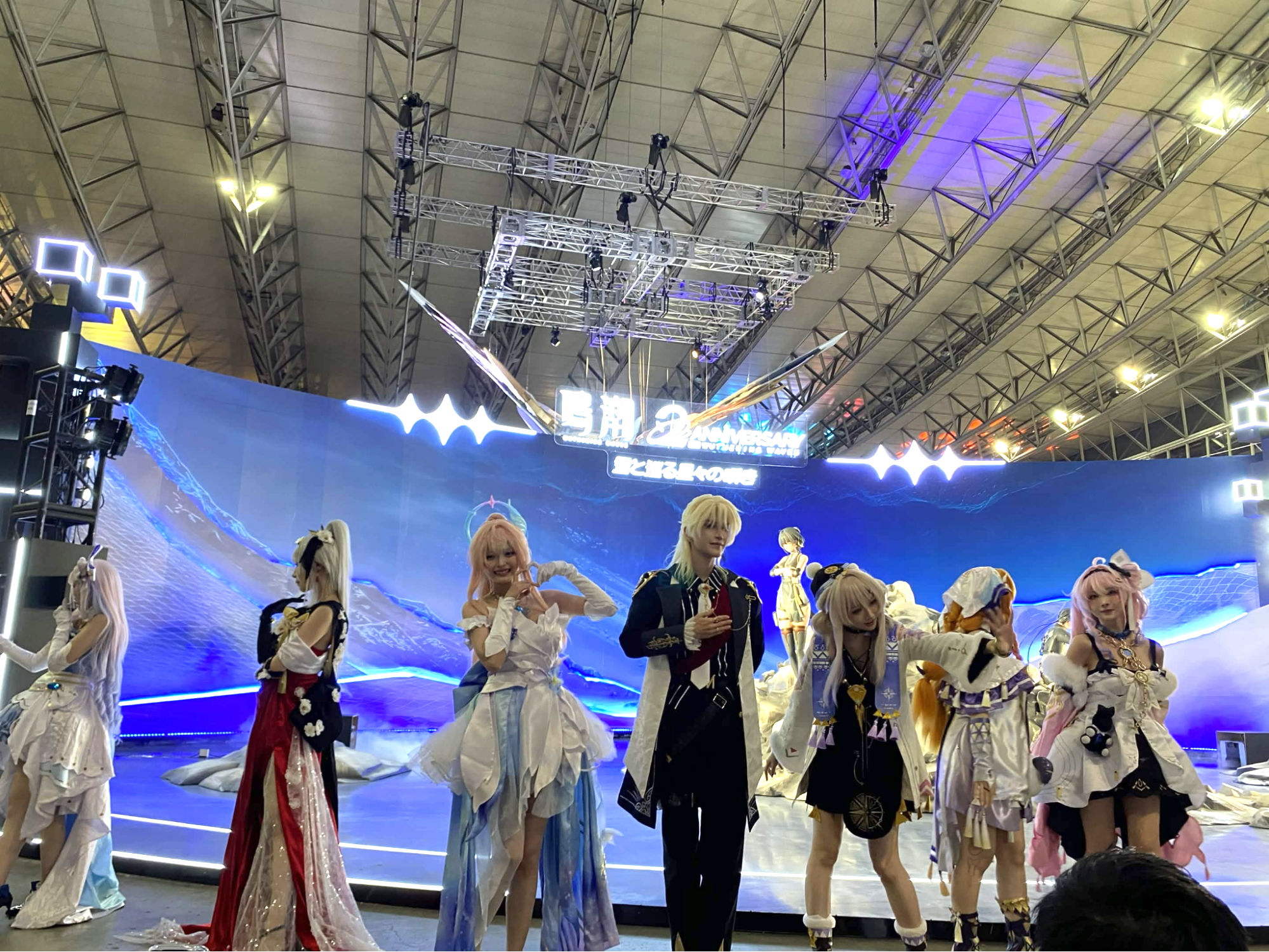 『鳴潮』2周年イベントレポート:着ぐるみを追いかけて笑って、ライブで泣いて、グッズ交換で盛り上がる、かけがえのない時間_028
