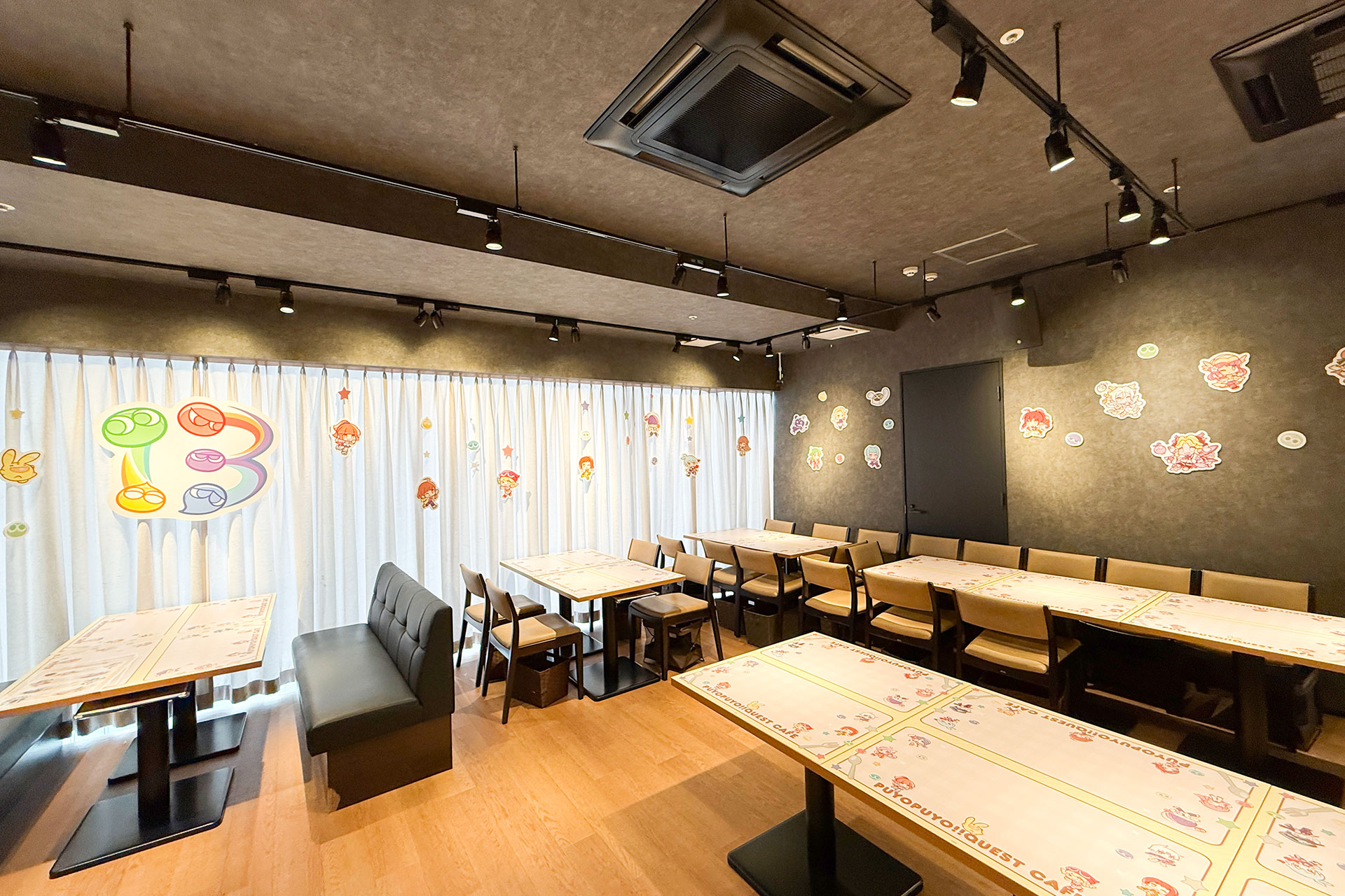 「ぷよクエカフェ」が約1年ぶりに復活! ルルーのカレーや13周年お祝いドリンクなどコラボメニューをひと足お先に味わってきた_003