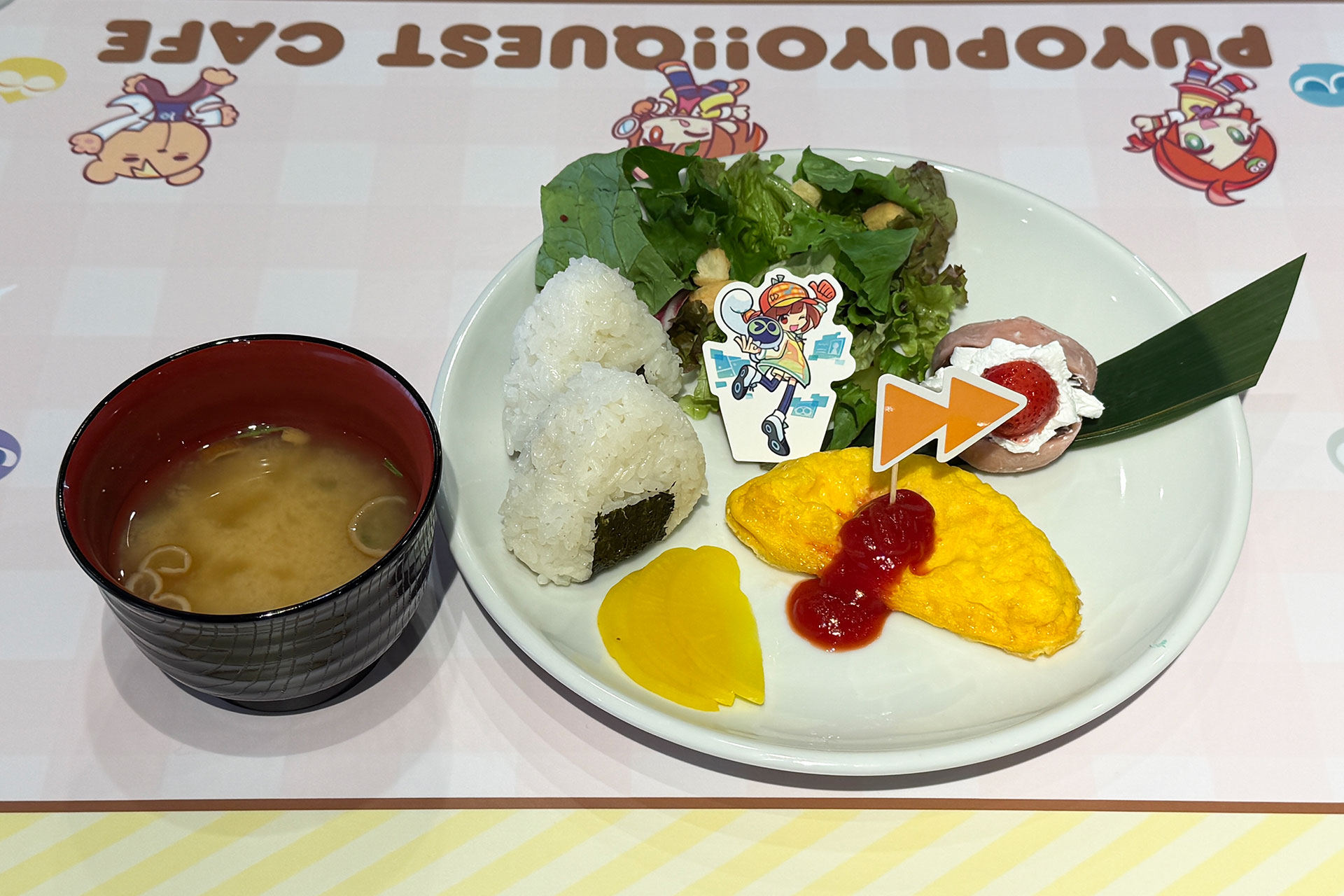 「ぷよクエカフェ」が約1年ぶりに復活! ルルーのカレーや13周年お祝いドリンクなどコラボメニューをひと足お先に味わってきた_006