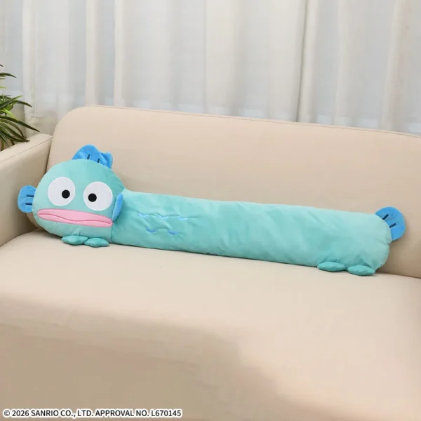 「ハンギョドンプラチナムザッカめっちゃなが~い!クッション」が6月26日よりUFOキャッチャーに順次登場_001