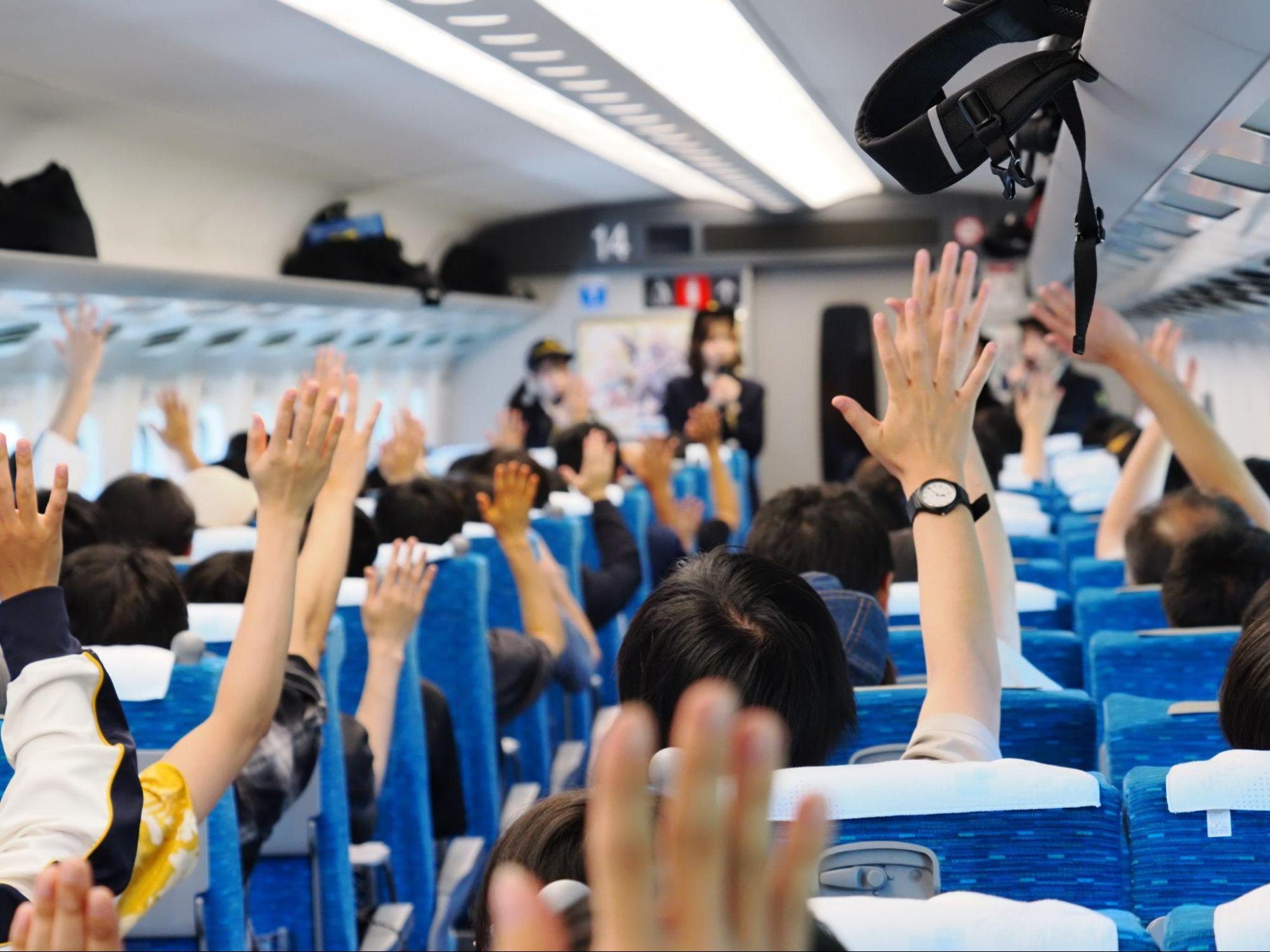 「ブルアカ新幹線」レポート:乗務員姿のキャスト陣と東京から名古屋へと向かう。最高すぎた旅の思い出を撮影してきたので見てくれないか_016