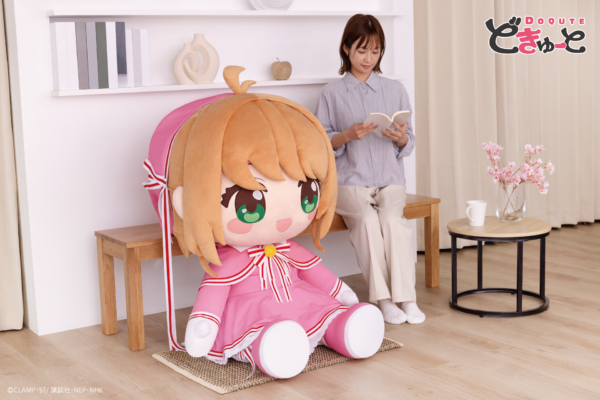 『カードキャプターさくら～クリアカード編～』から、全高約100cmの「さくら」の超特大ぬいぐるみが登場_001
