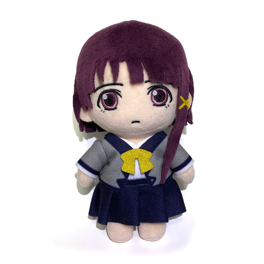 『serial experiments lain』主人公・岩倉玲音のぬいぐるみドールが7月7日より販売開始_003