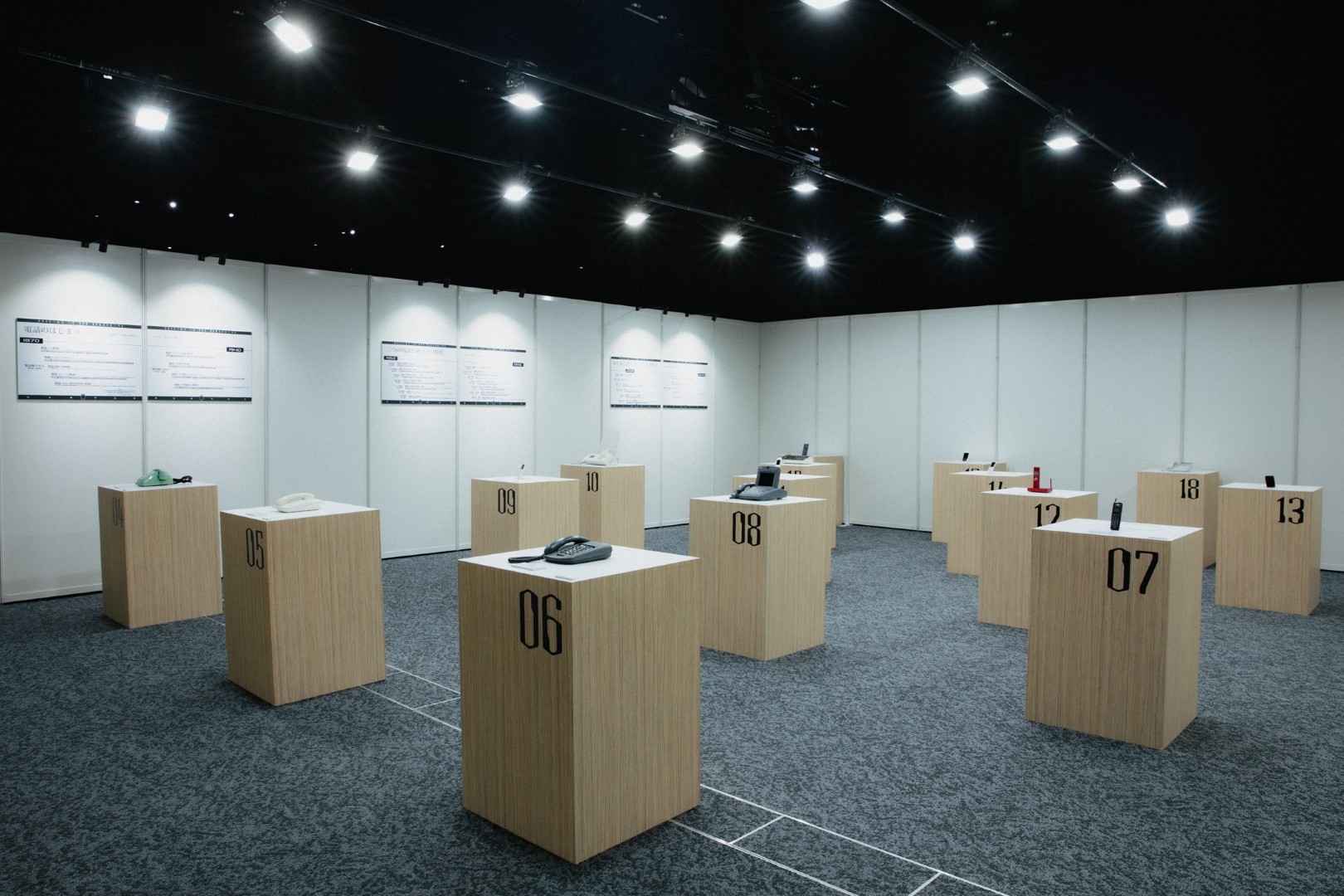 誰かの通話音声を展示する『050-5893-5336展』が狂気すぎた…博物館レベルの電話機が謎技術で魔改造され、人の通話が盗み聞き可能に_018