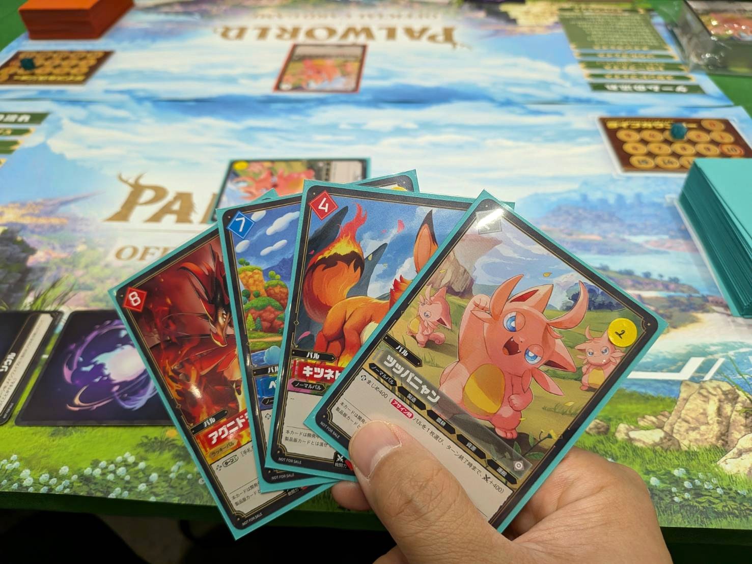 『パルワールド オフィシャルカードゲーム』レビュー・評価・感想。相変わらずパルに労働させて銃器をぶっ放す物騒な世界だった_001