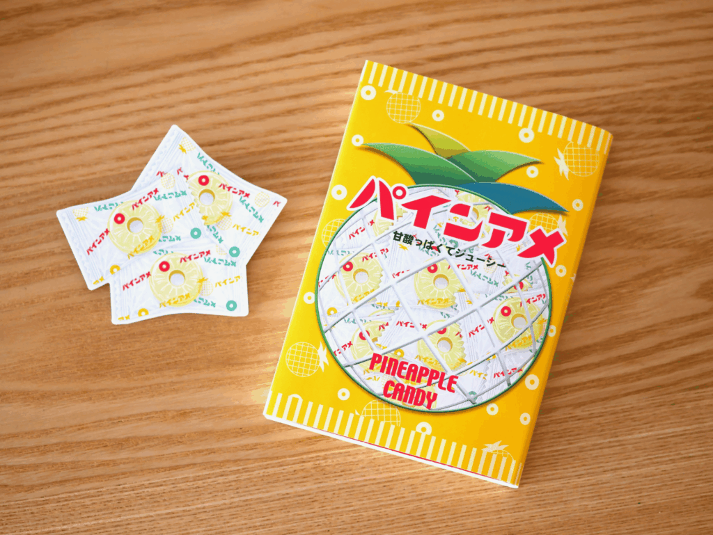 パインアメと正和堂書店のコラボブックカバーとしおりセットが登場