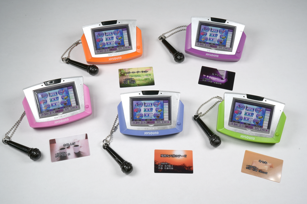 平成の名曲が流れる「キョクNAVI」のカプセルトイが登場_002
