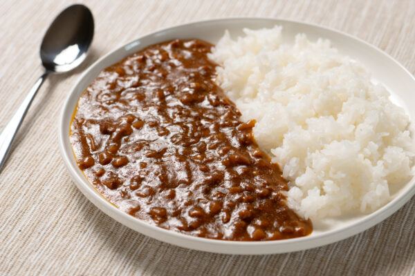 「機動警察パトレイバーEZY 上海亭中華風カレー」を5000食限定で販売。上海亭の先代店主サキミヤハヤオが遺したレシピを完全再現_004