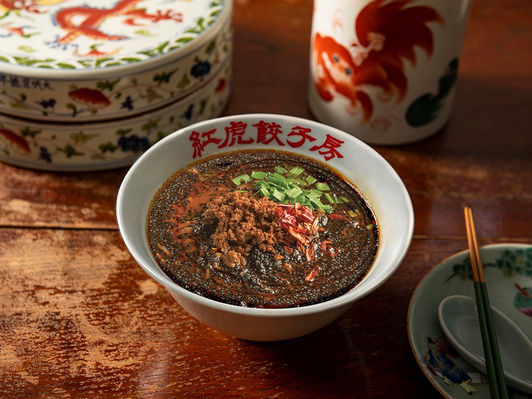 『ドロヘドロ』が中華料理店「紅虎餃子房」とコラボ。渋谷の「ゴールデンタイガー」が期間限定で作中の人気店「ハングリーバグ」に_017
