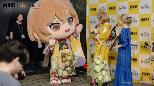 『勝利の女神:NIKKE』本日9月15日から開催の「NIKKE in 京都」、前日イベントで京都タワーがアニスカラーにライトアッ_007