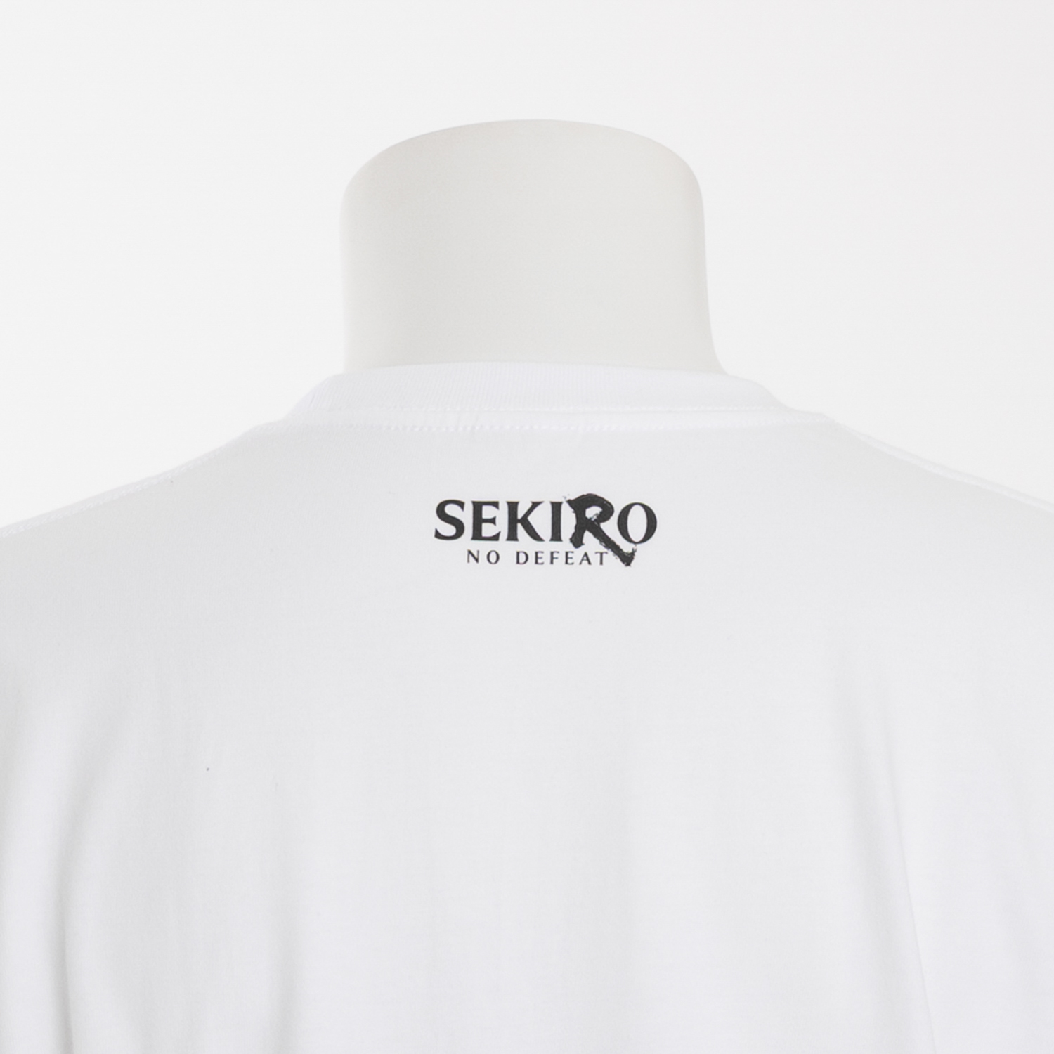 『SEKIRO: NO DEFEAT』狼や九朗、葦名弦一郎の姿を切り取ったアパレルグッズが登場_013