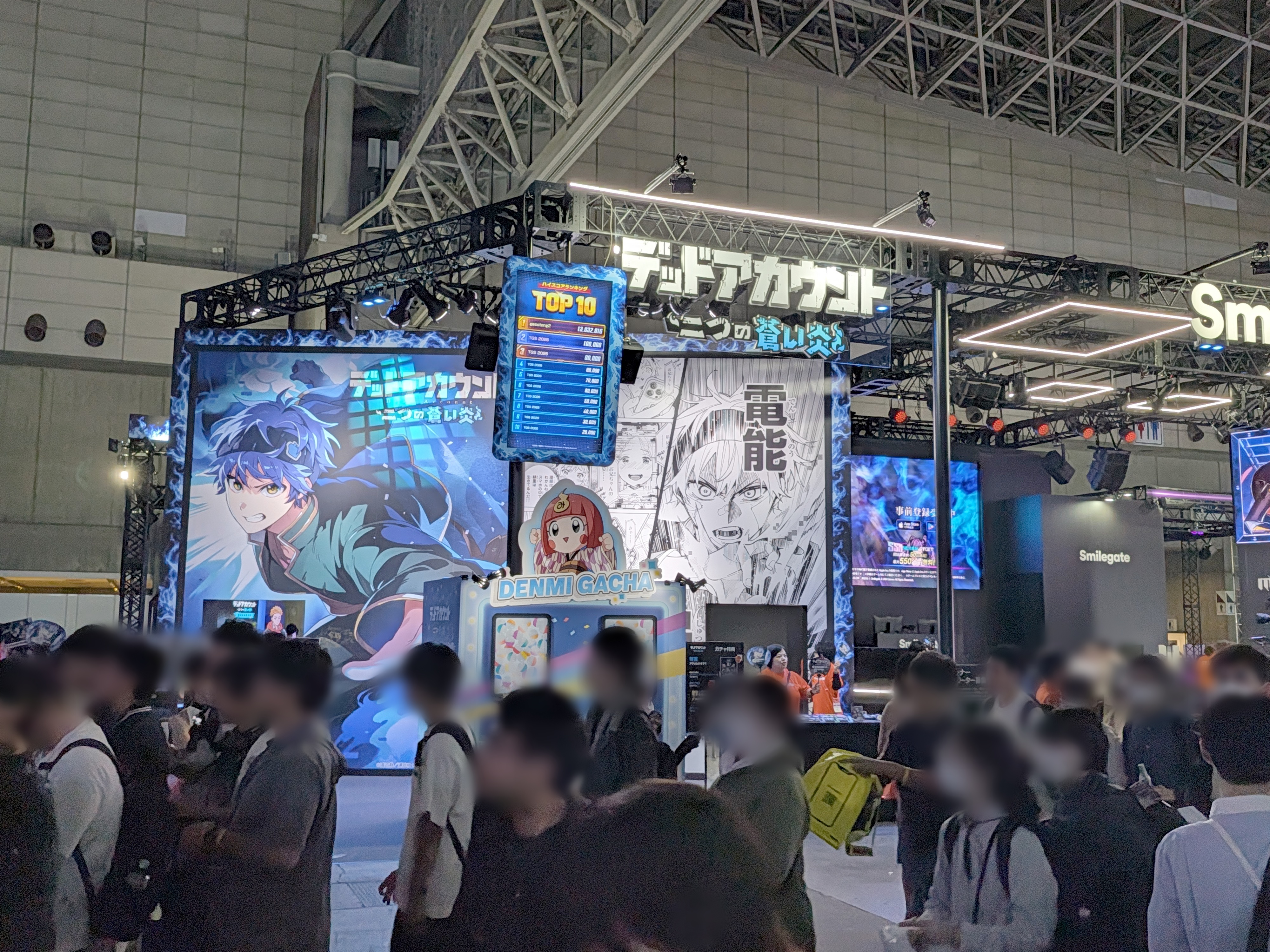 『MIRESI:視えない未来』のキャラが4面LEDタワーを闊歩する。刺激的な景色を求めるならスマイルゲートブースへ_003