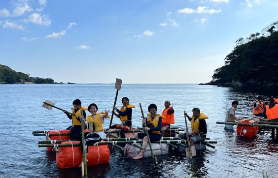 “無人島”を舞台に大人100人が全力でかくれんぼをするイベント「無人島かくれんぼ2026」が10月31日より開催_003