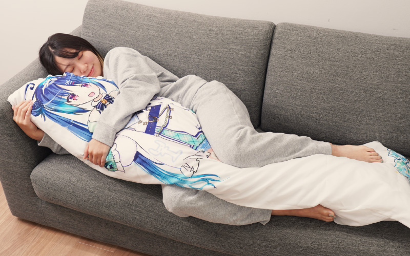 『ヒーターでじんわりあたたかい「推しの温もり抱き枕」』が発売。内蔵ヒーターで人の体温のような暖かさを再現したUSB給電式抱き枕_006