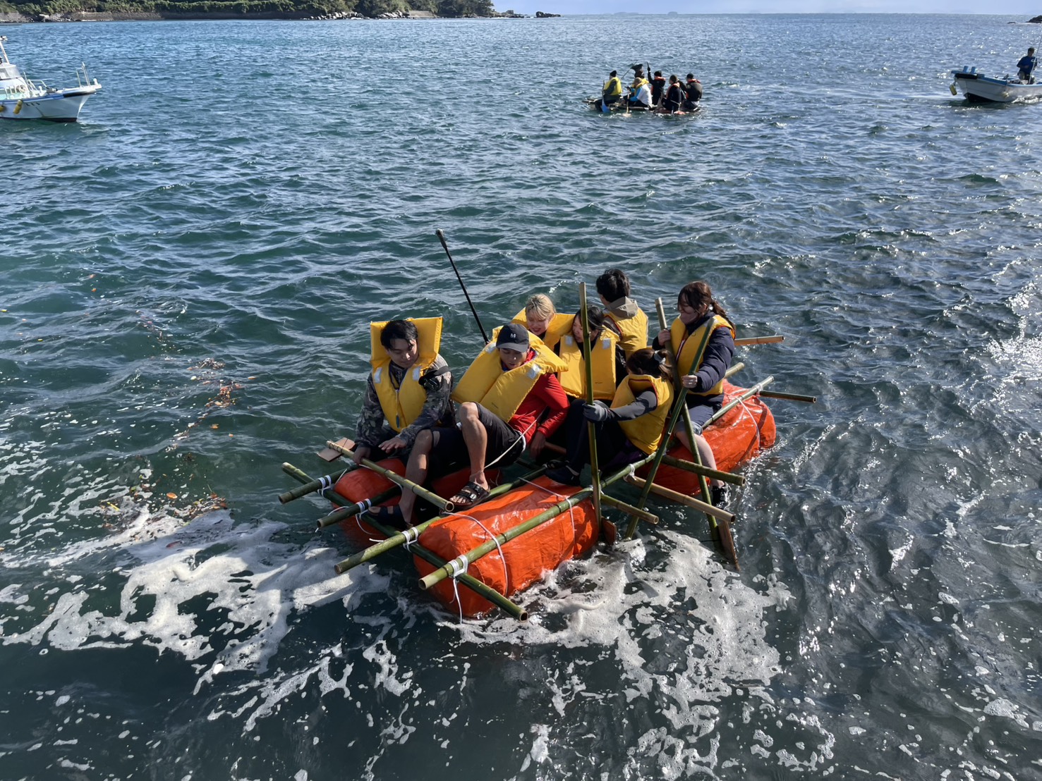 “無人島”を舞台に大人100人が全力でかくれんぼをするイベント「無人島かくれんぼ2026」が10月31日より開催_014