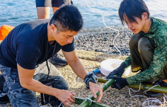 “無人島”を舞台に大人100人が全力でかくれんぼをするイベント「無人島かくれんぼ2026」が10月31日より開催_005