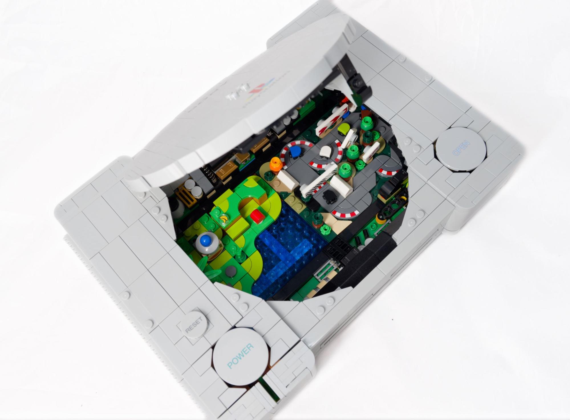 「レゴ® PlayStation™」組み立て・制作。あの初代プレイステーションを再現できる!? ほぼ実物大、全1,911ピース_023