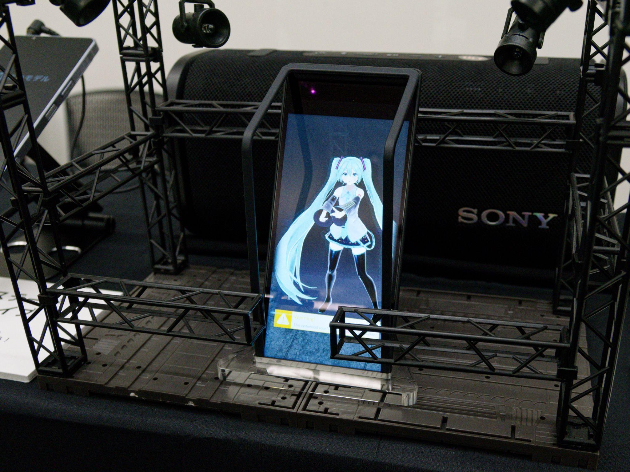 ソニーの空間再現ディスプレイ「ELF-MN1」体験レポート。推しを机上に召喚、専用メガネ等なしの「裸眼3D」で眺められる_007